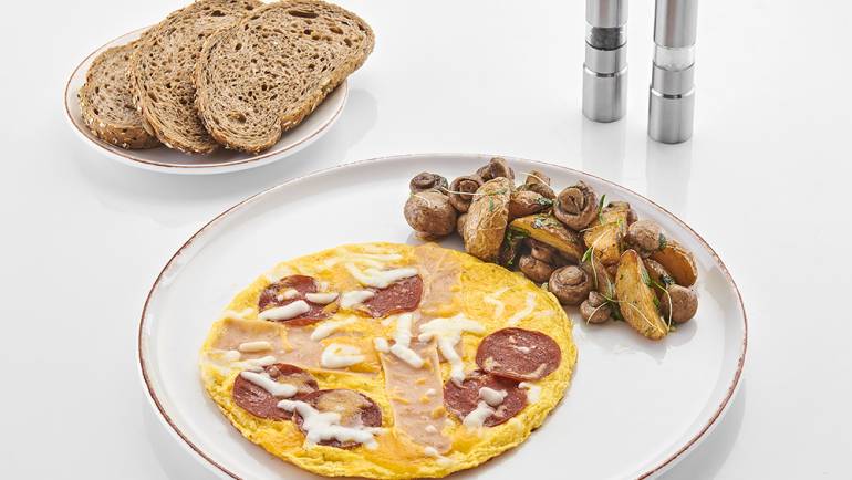 Pepperoni & Turkey Omelette