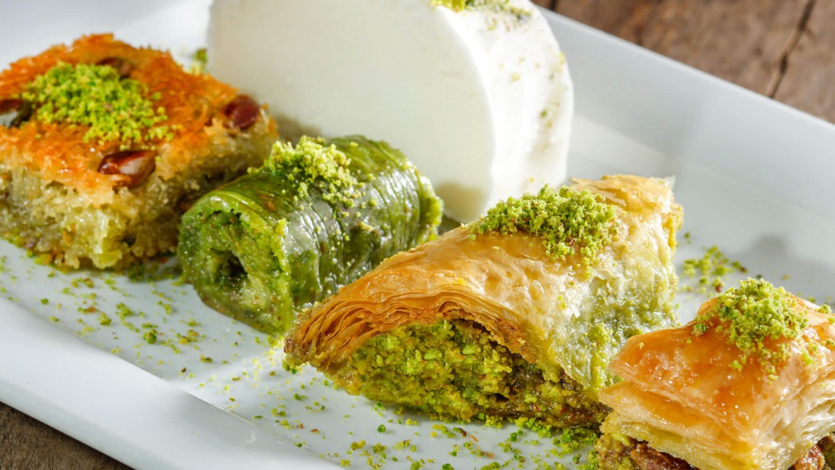 طبق حلوى مشكل