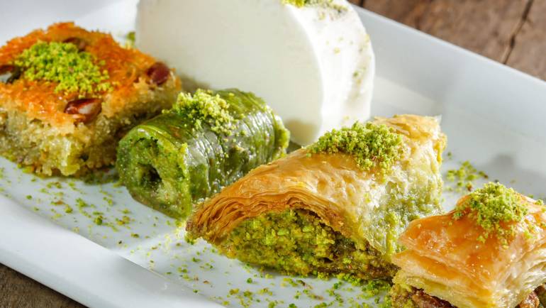 طبق حلوى مشكل